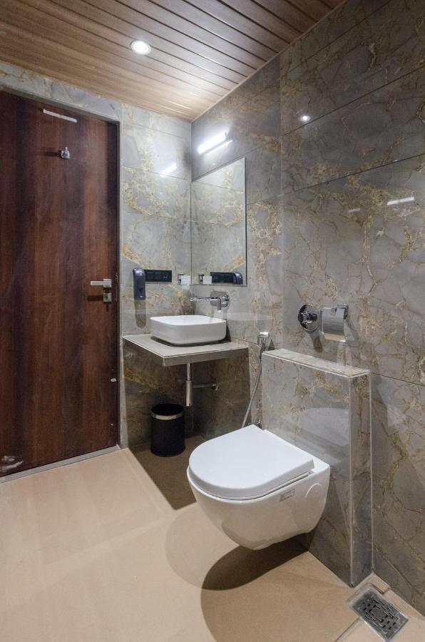 Hotel Diamond 26 Σουράτ Εξωτερικό φωτογραφία
