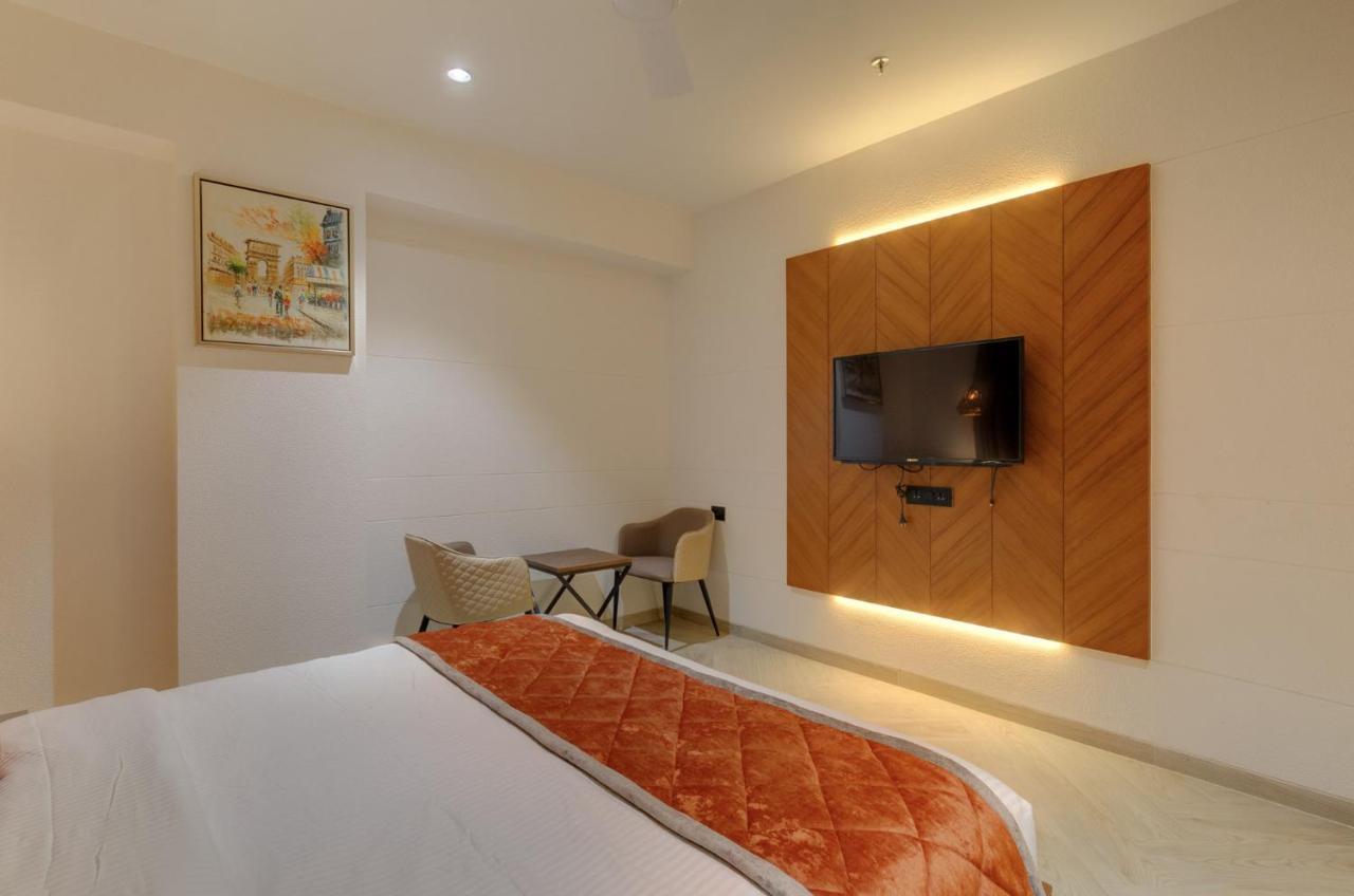 Hotel Diamond 26 Σουράτ Εξωτερικό φωτογραφία